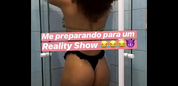  PRISCILA SILVA TAKING BATH